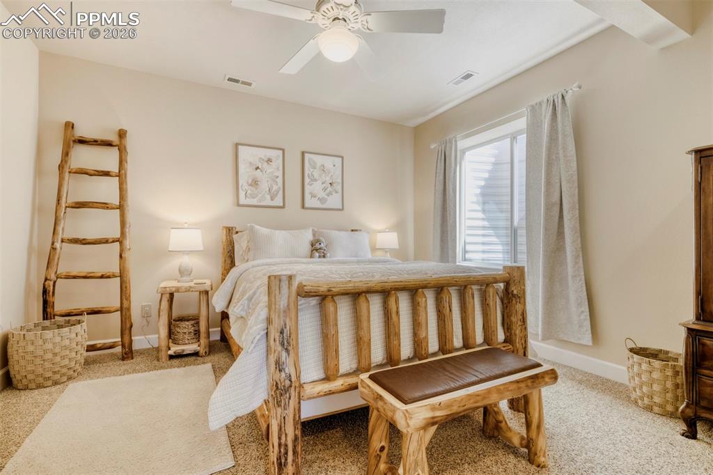 Image 31 of 42: Bedroom