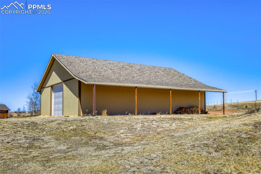 Image 36 of 42: Barn