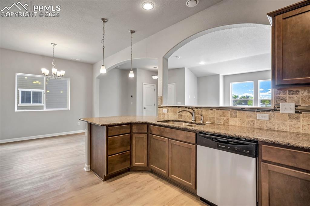 Image 10 of 45: Kitchen