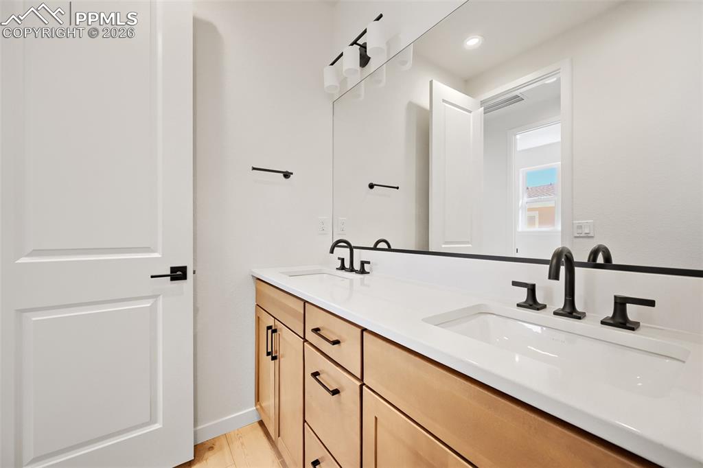 Image 10 of 18: Bathroom