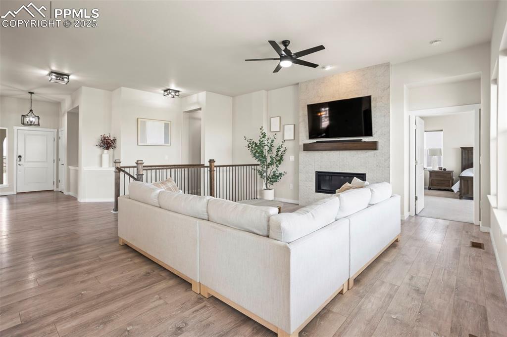 Image 12 of 26: Living Room