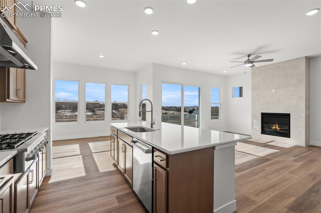 Image 10 of 36: Kitchen