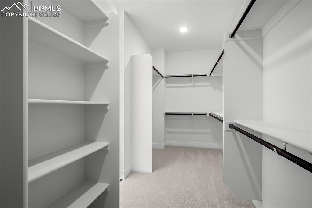 Image 22 of 36: Closet