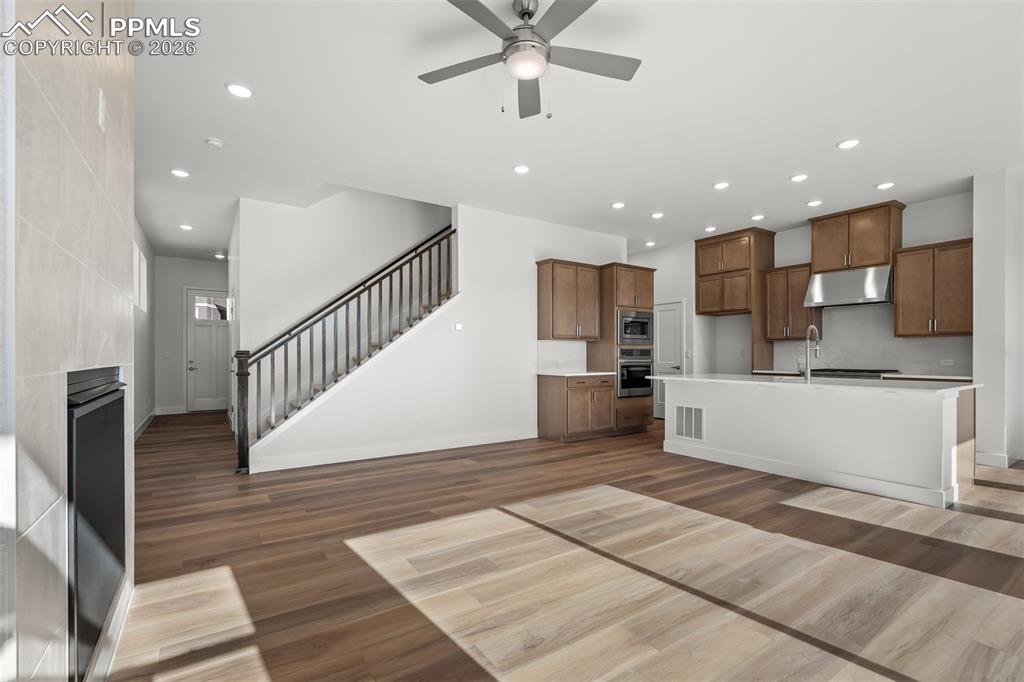 Image 3 of 36: Living Room