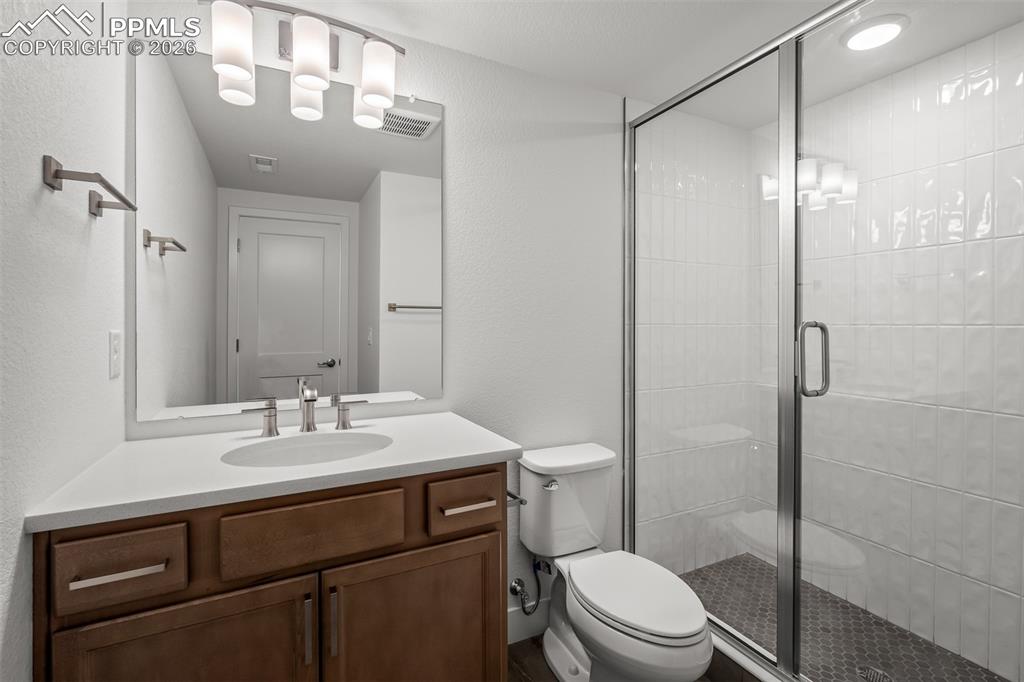 Image 31 of 36: Bathroom