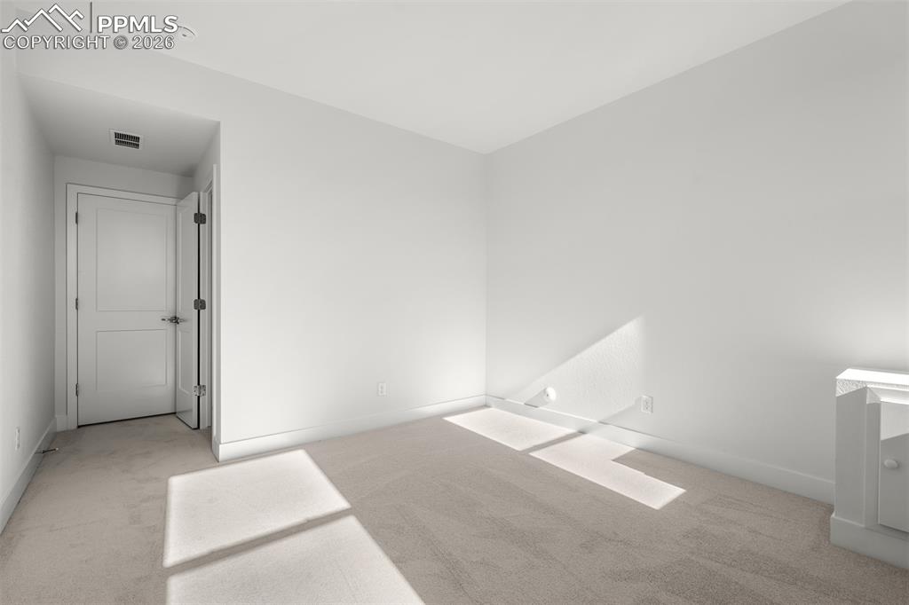 Image 32 of 36: Bedroom