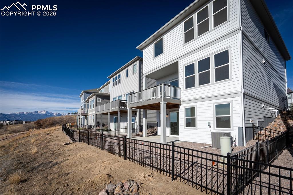 Image 34 of 36: Back of Structure