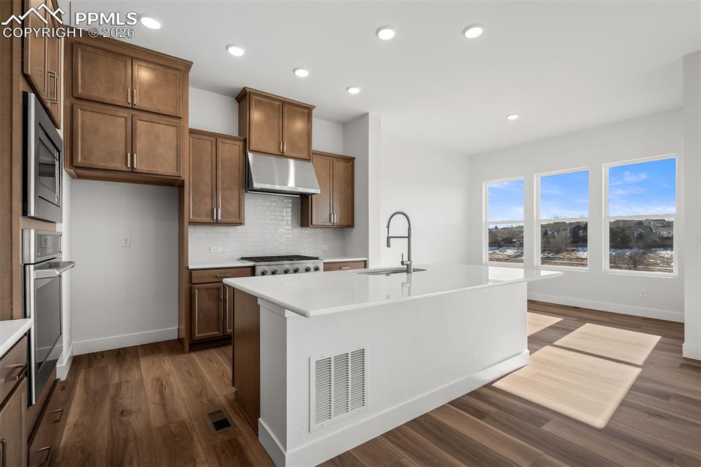 Image 4 of 36: Kitchen