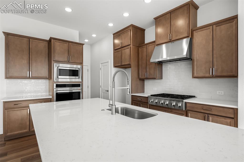 Image 5 of 36: Kitchen