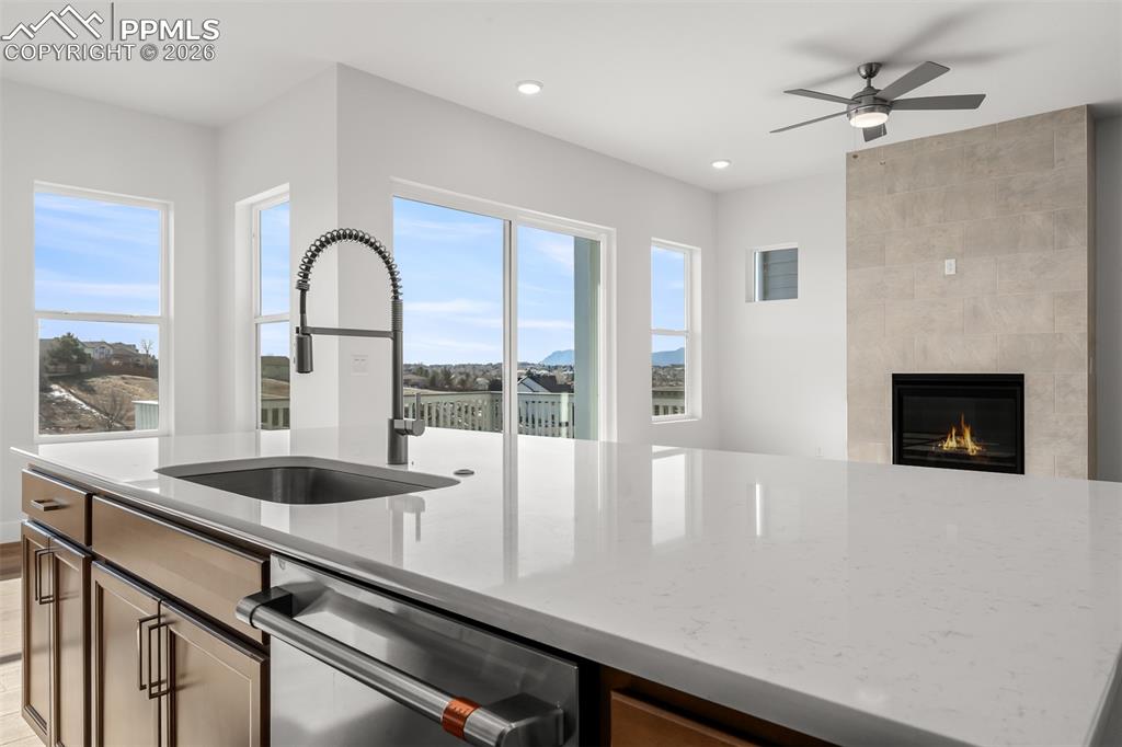 Image 7 of 36: Kitchen