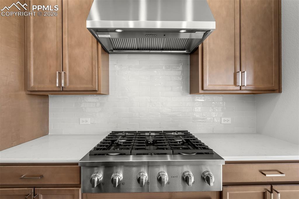 Image 9 of 36: Kitchen