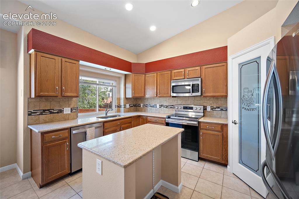 Image 20 of 36: Kitchen