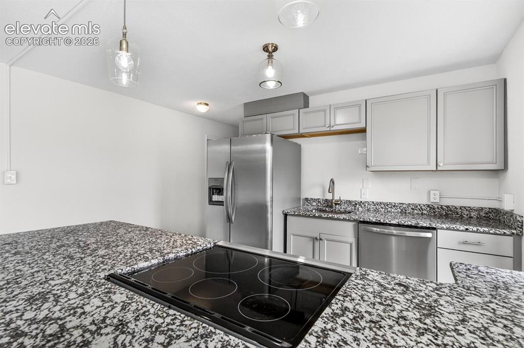 Image 10 of 49: Kitchen