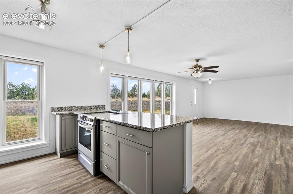 Image 12 of 49: Kitchen