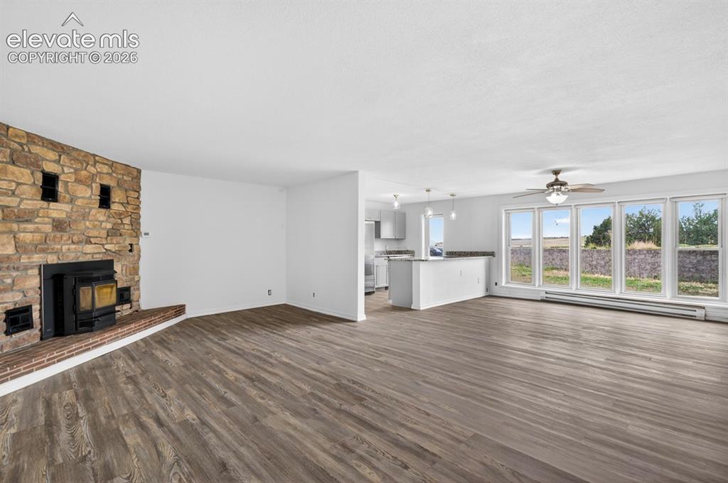 Image 15 of 49: Living Room