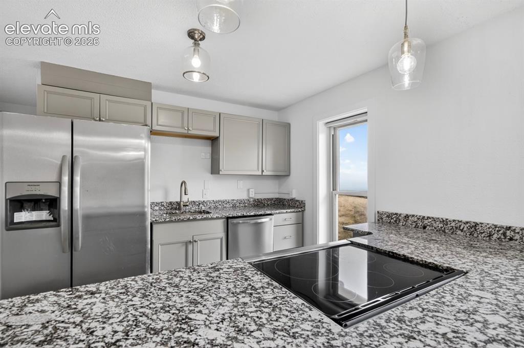 Image 6 of 49: Kitchen