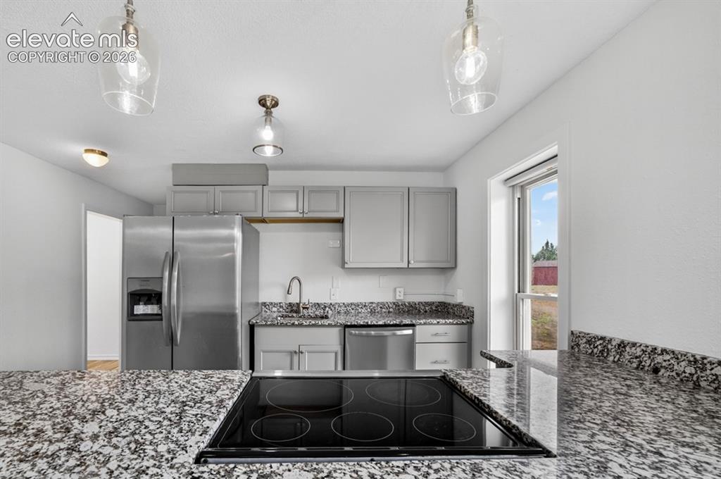 Image 7 of 49: Kitchen