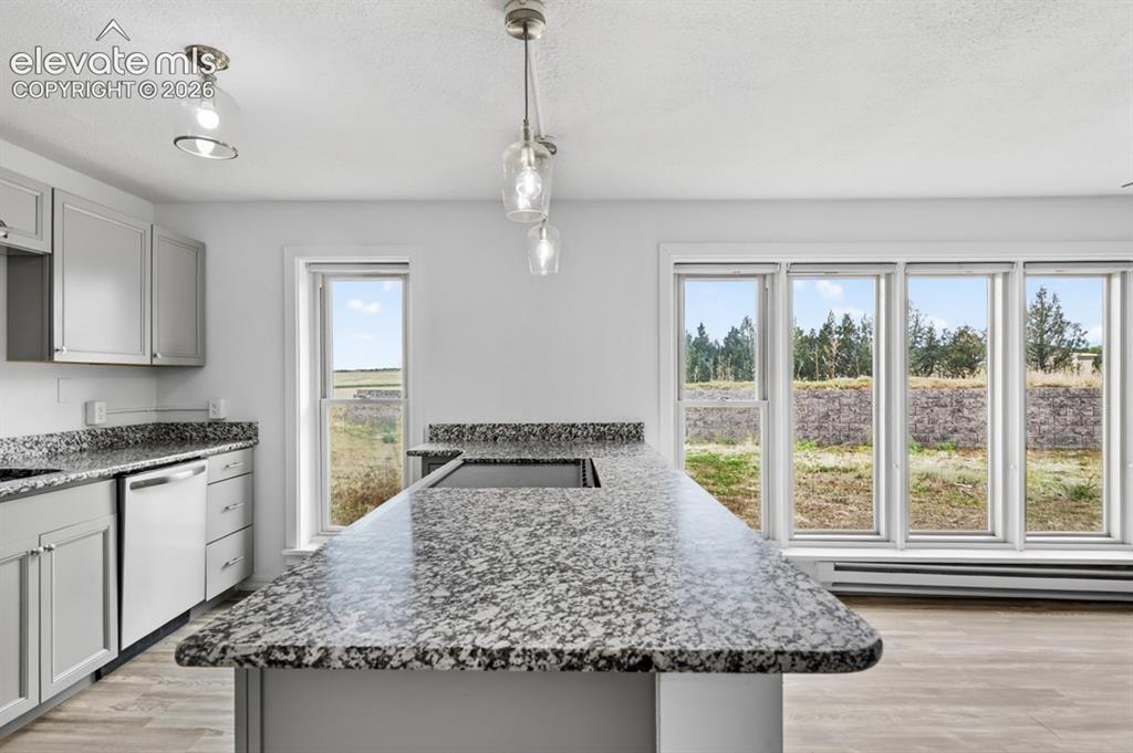 Image 9 of 49: Kitchen