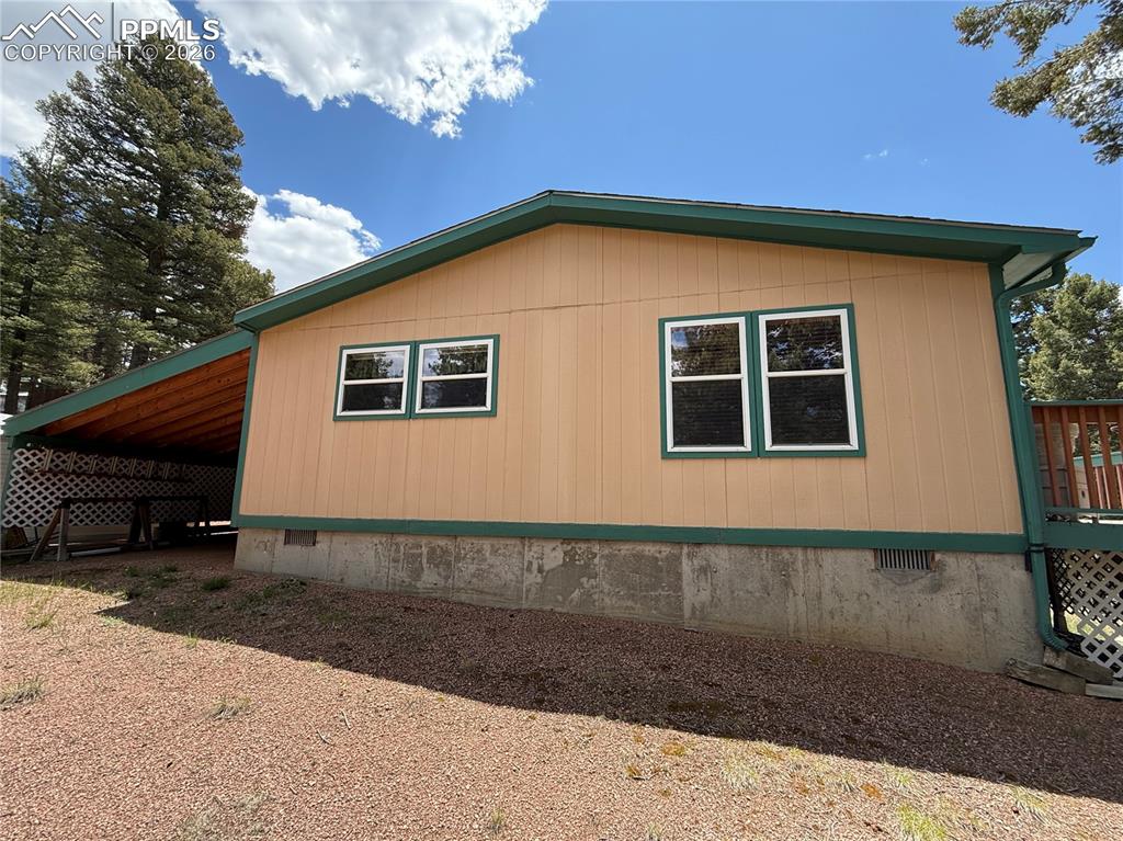 Image 10 of 50: Side of Structure