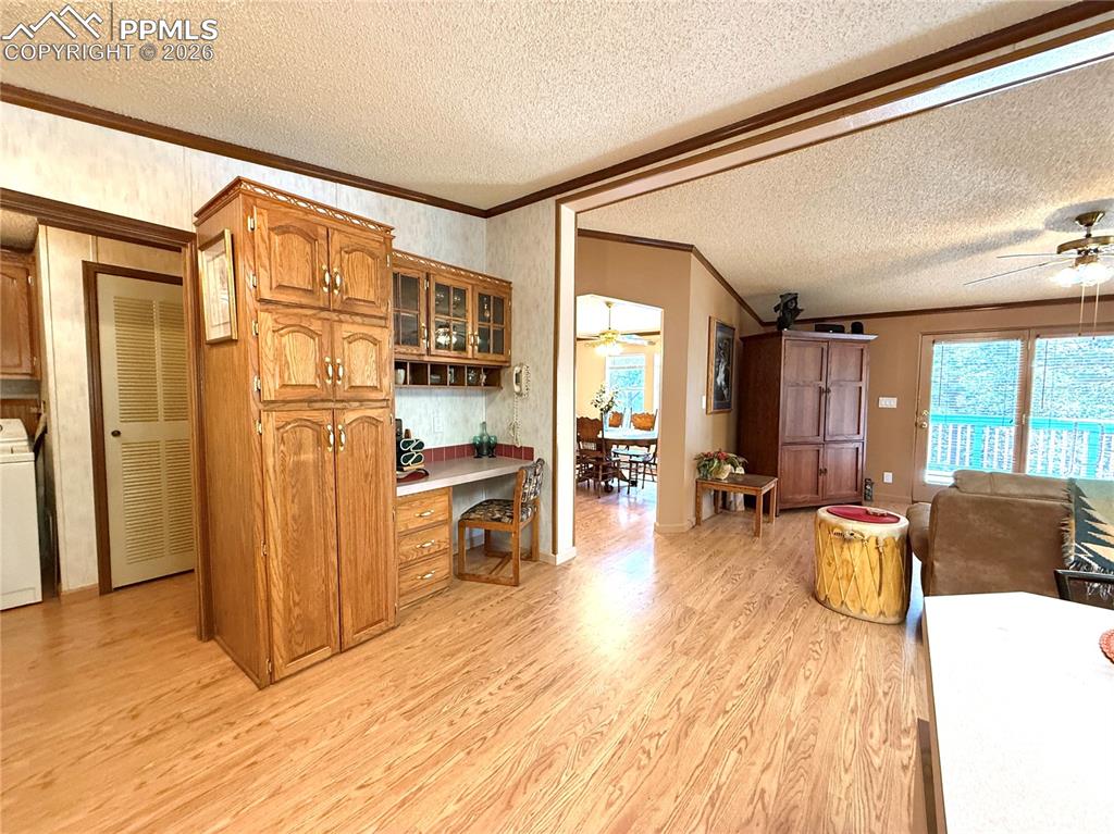 Image 22 of 50: Kitchen