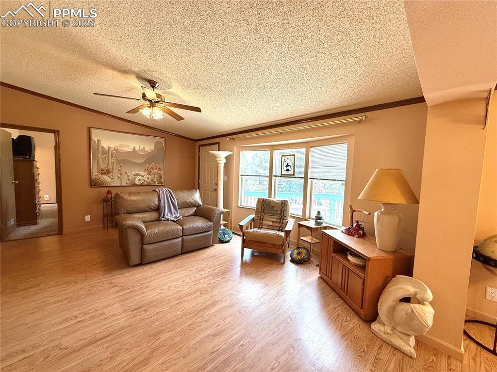 Image 27 of 50: Living Room