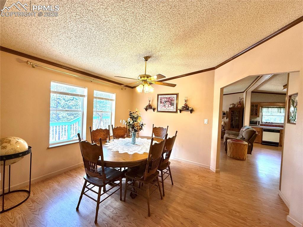 Image 28 of 50: Dining Area