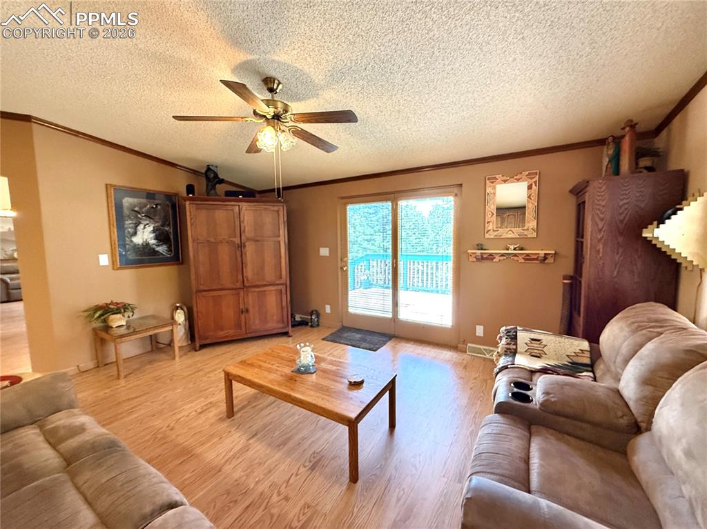 Image 34 of 50: Living Room