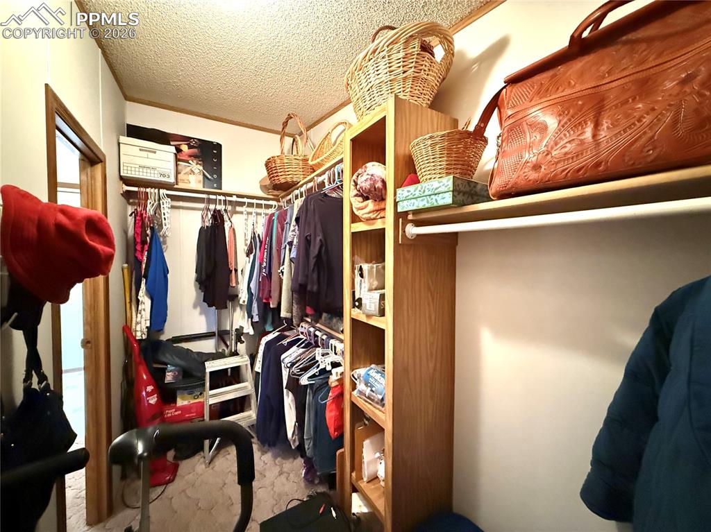 Image 38 of 50: Closet