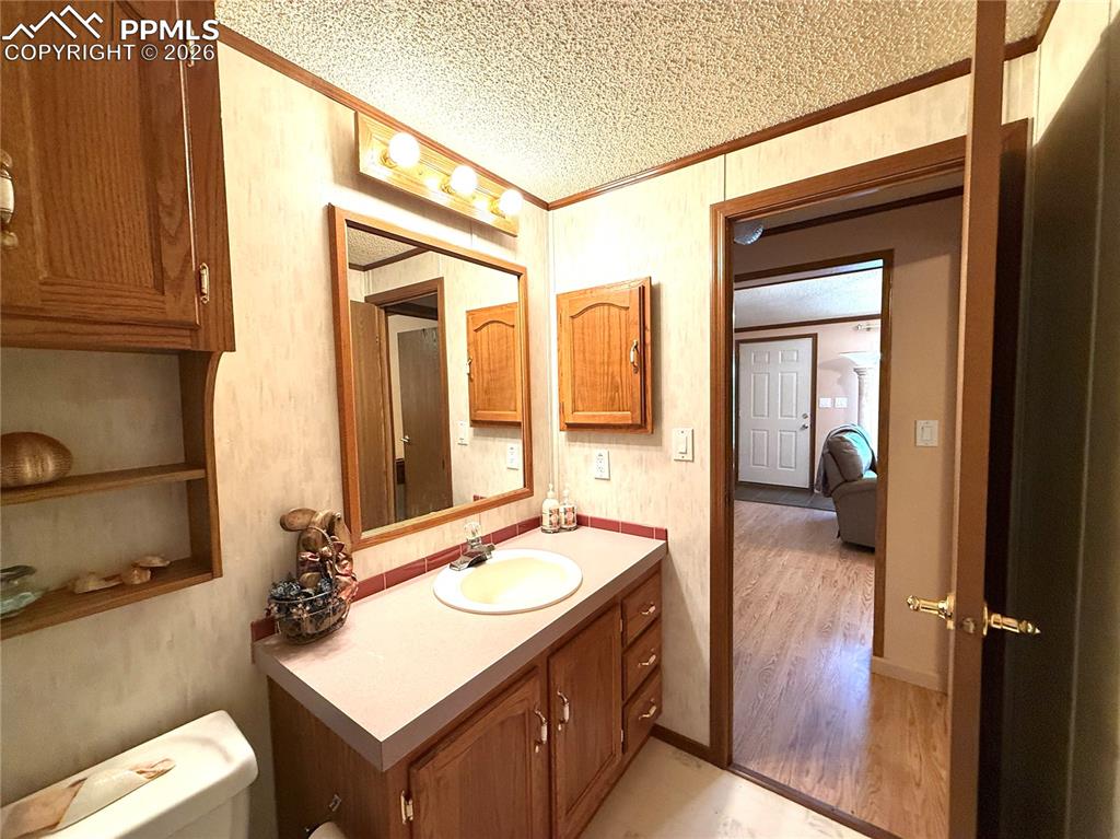 Image 48 of 50: Bathroom