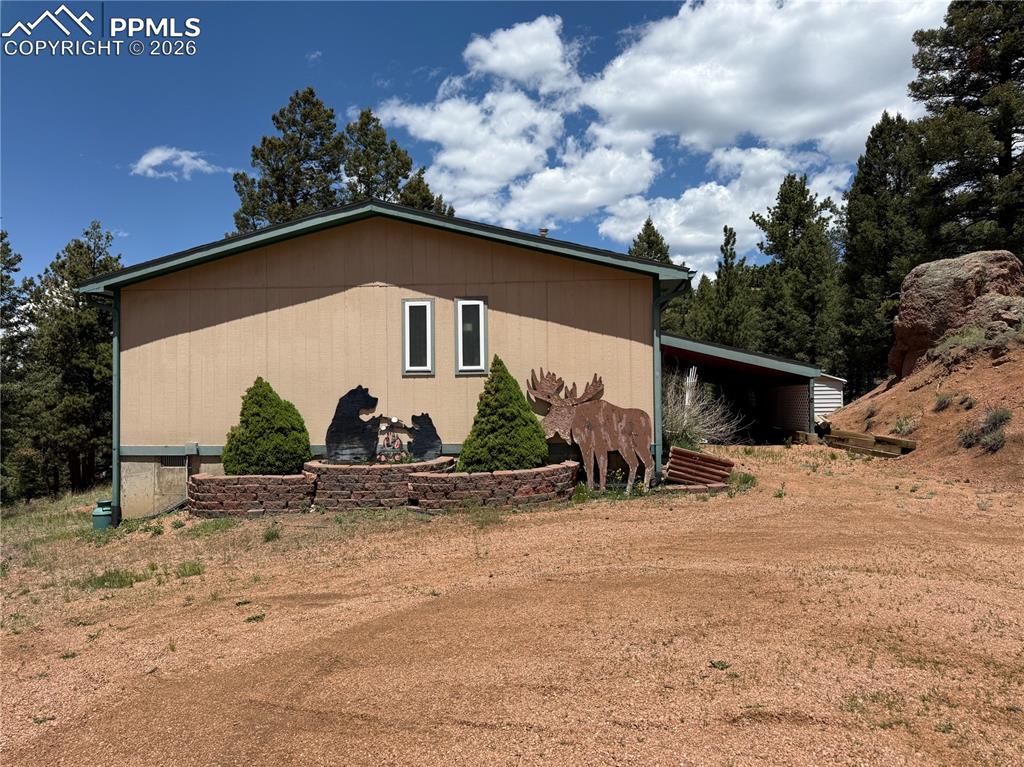 Image 8 of 50: Side of Structure