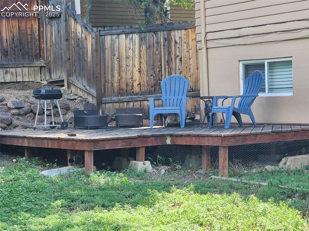Image 11 of 24: Deck