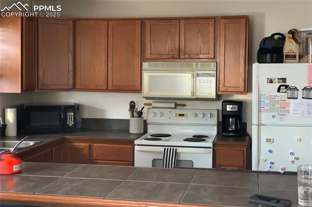 Image 12 of 24: Unit A remodeled kitchen 