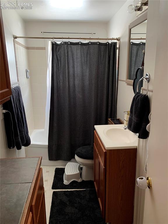 Image 13 of 24: Unit A bathroom 