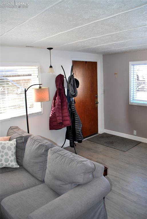 Image 15 of 24: Unit B living room 