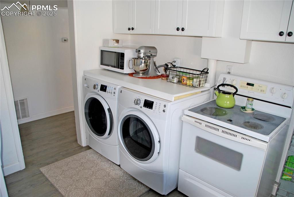 Image 21 of 24: Unit B kitchen with laundry hookups 