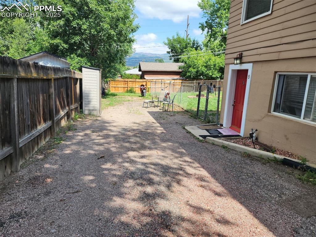 Image 6 of 24: Long double car driveway suitable for 4 vehicles 