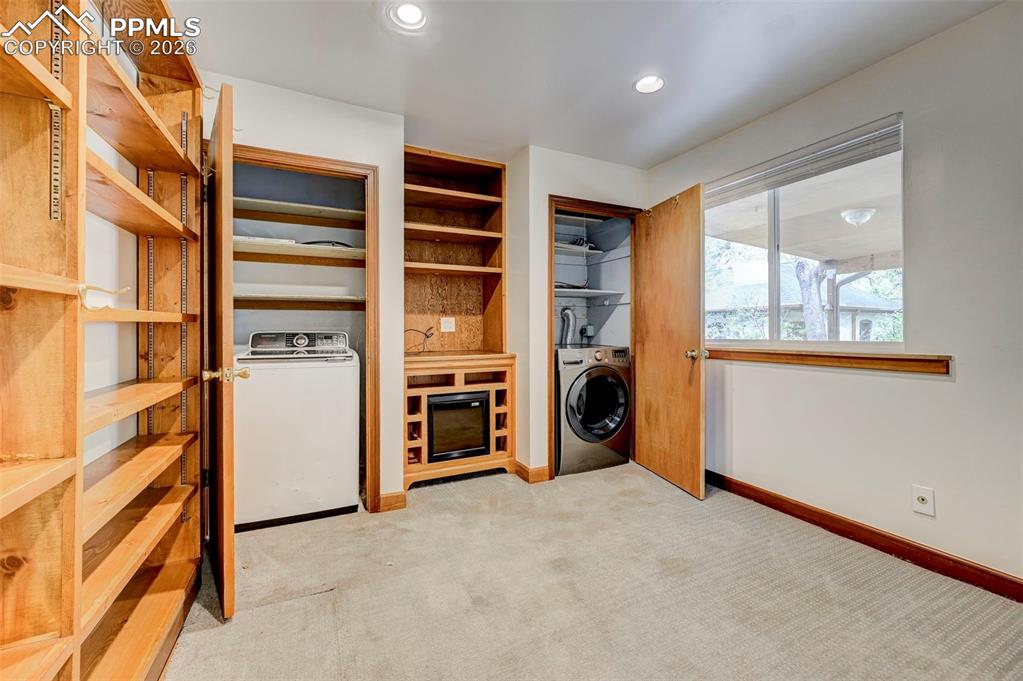 Image 15 of 50: Laundry