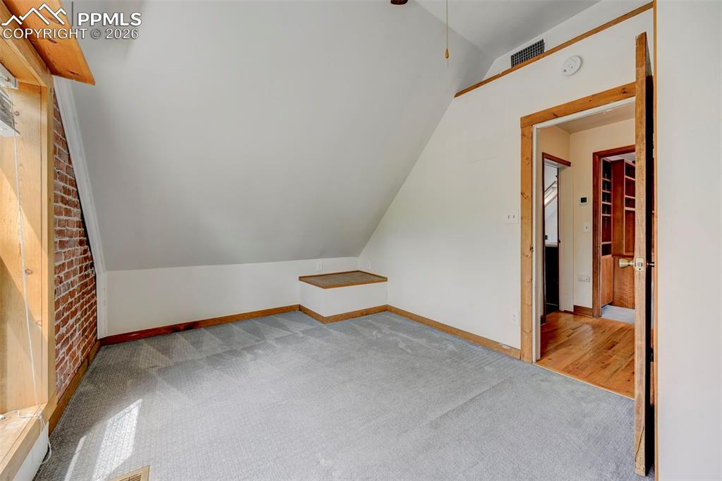 Image 20 of 50: Bonus Room