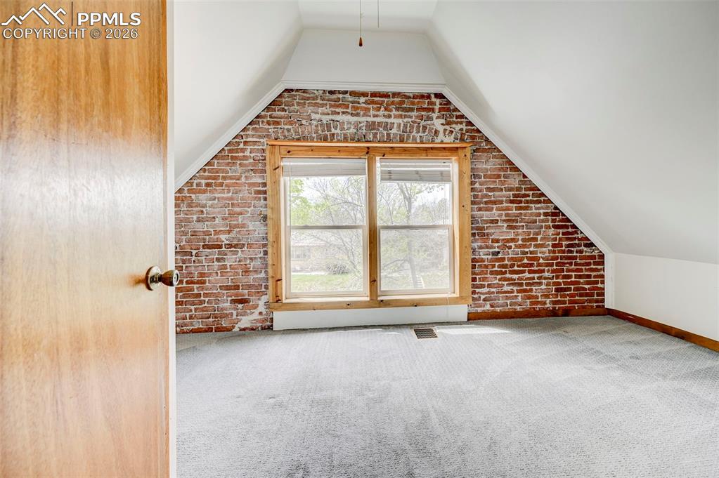 Image 21 of 50: Bonus Room