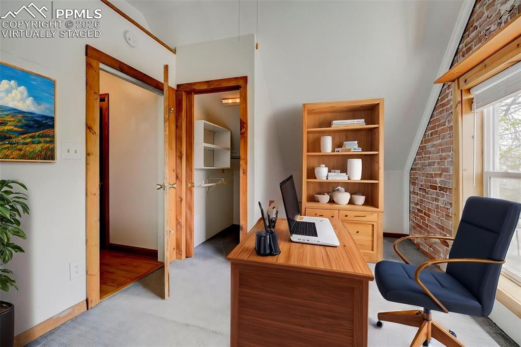 Image 22 of 50: Virtually Staged