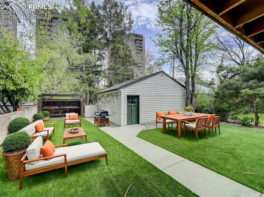 Image 43 of 50: Virtually Staged