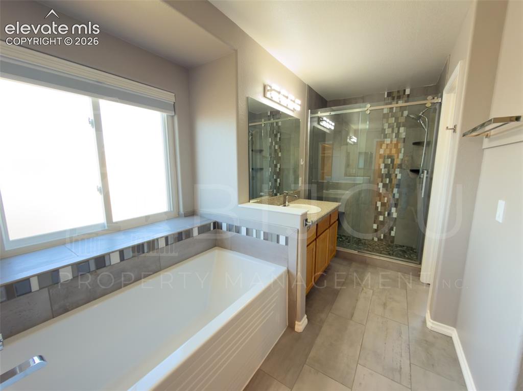 Image 15 of 21: Bathroom
