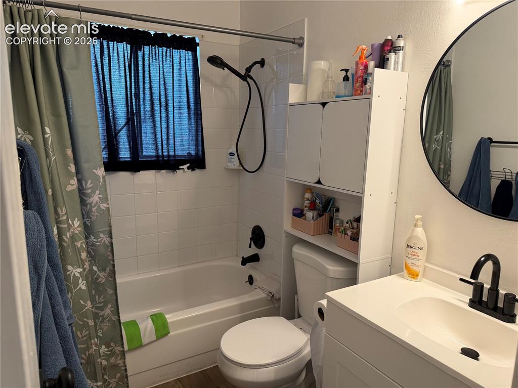 Image 15 of 28: Bathroom