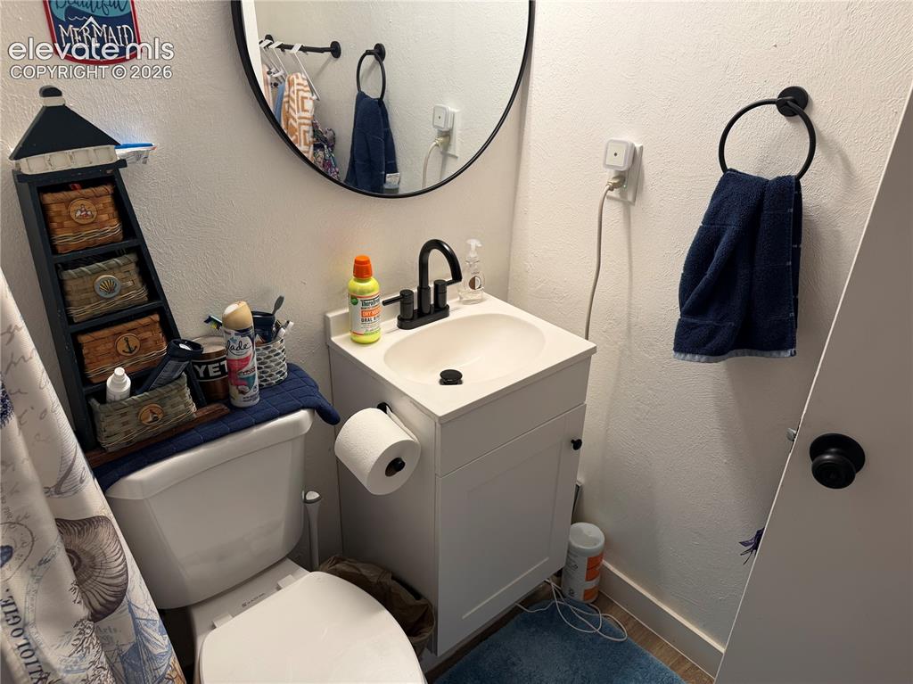Image 21 of 28: Bathroom