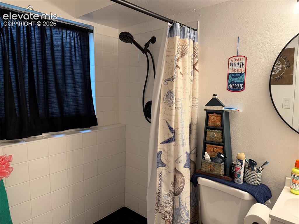 Image 22 of 28: Bathroom