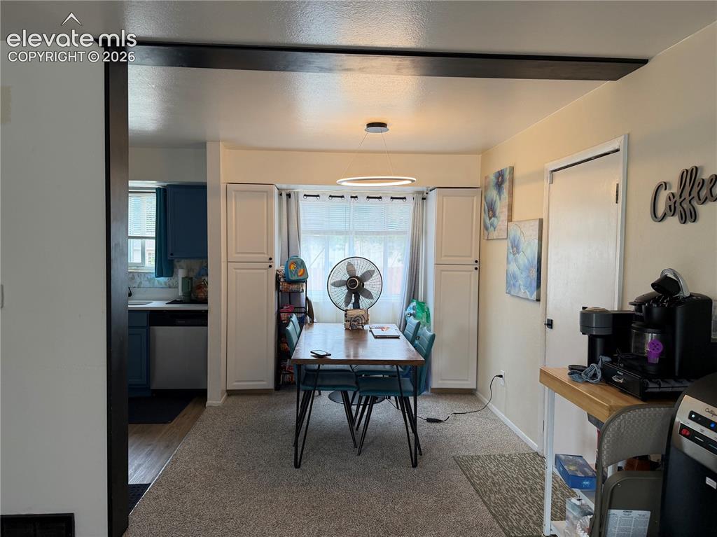 Image 7 of 28: Dining Area