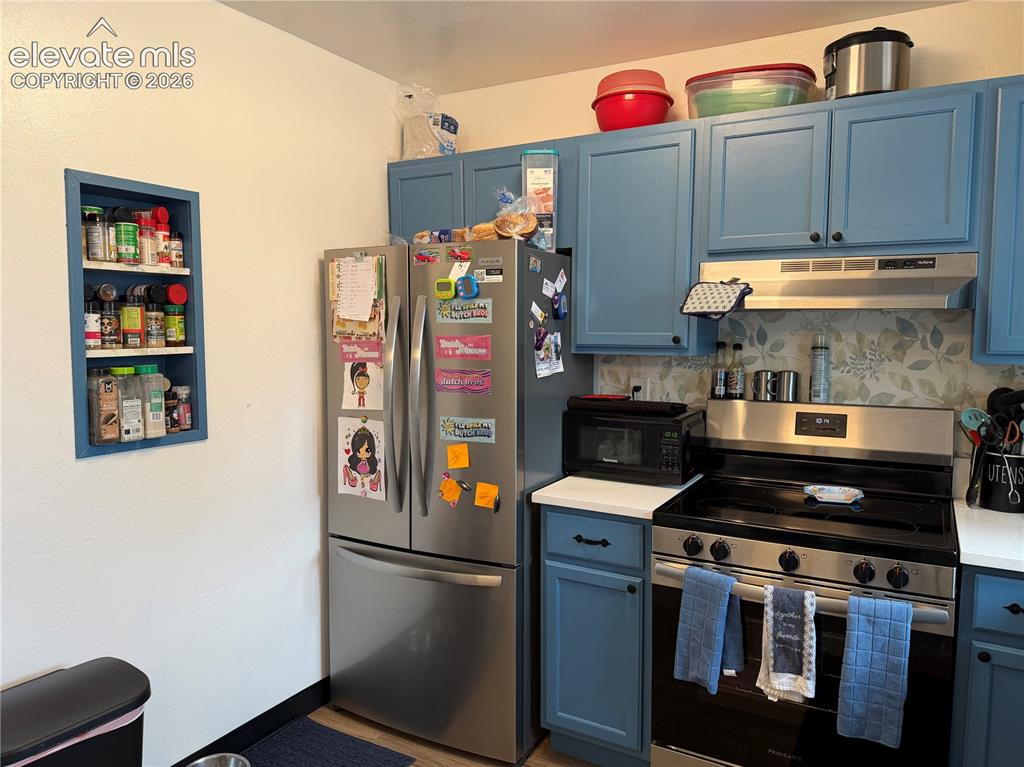 Image 9 of 28: Kitchen