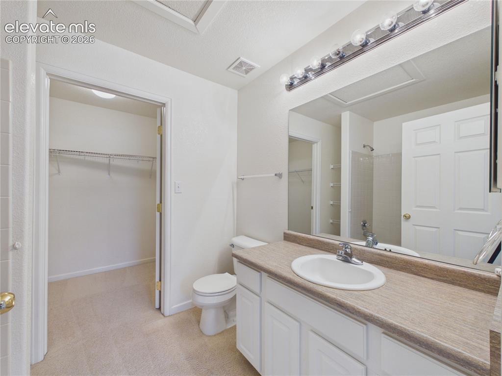 Image 14 of 25: Bathroom