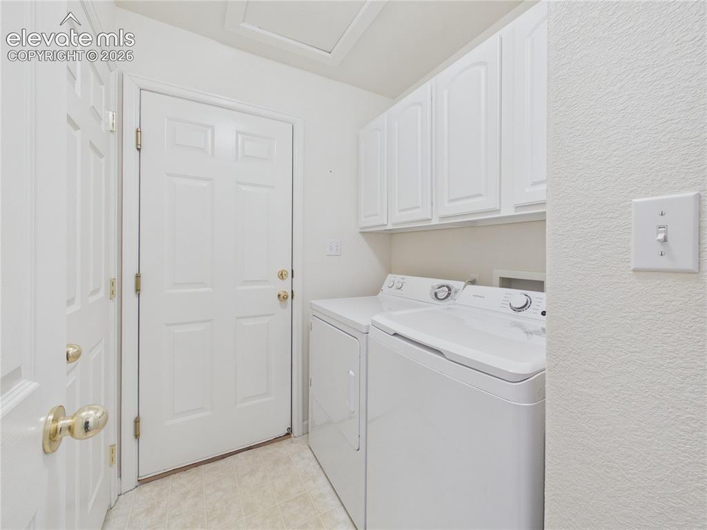 Image 20 of 25: Laundry
