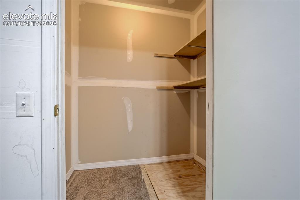 Image 34 of 43: Closet